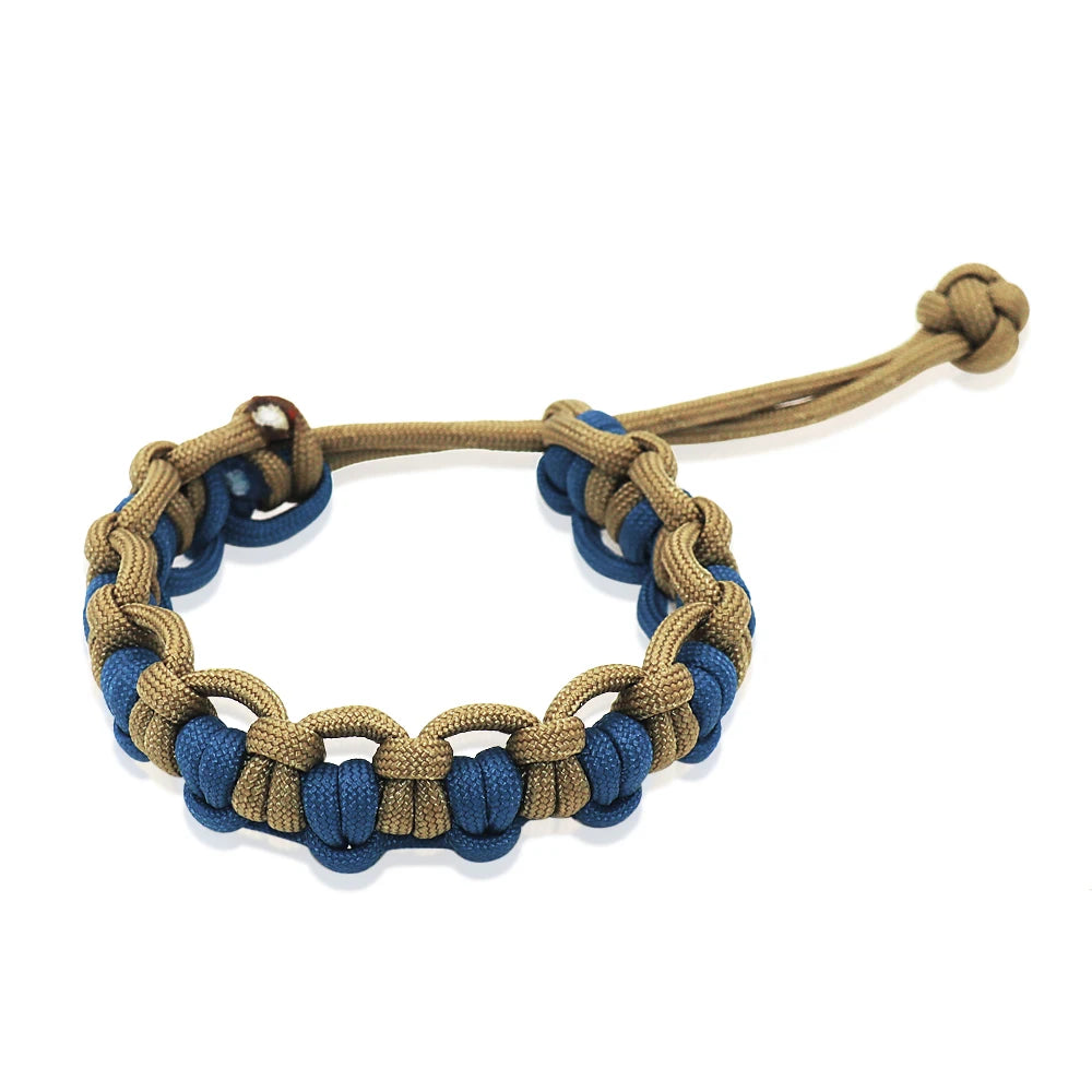bracelet conçu pour les randonneurs avec paracorde de qualité