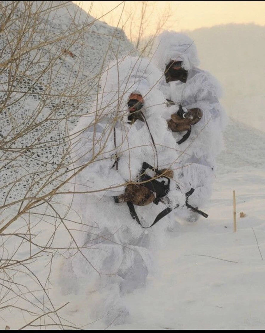 habillement chasse neige blanc et camouflage
