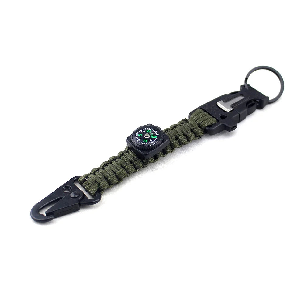porte-clés avec accessoires de survie