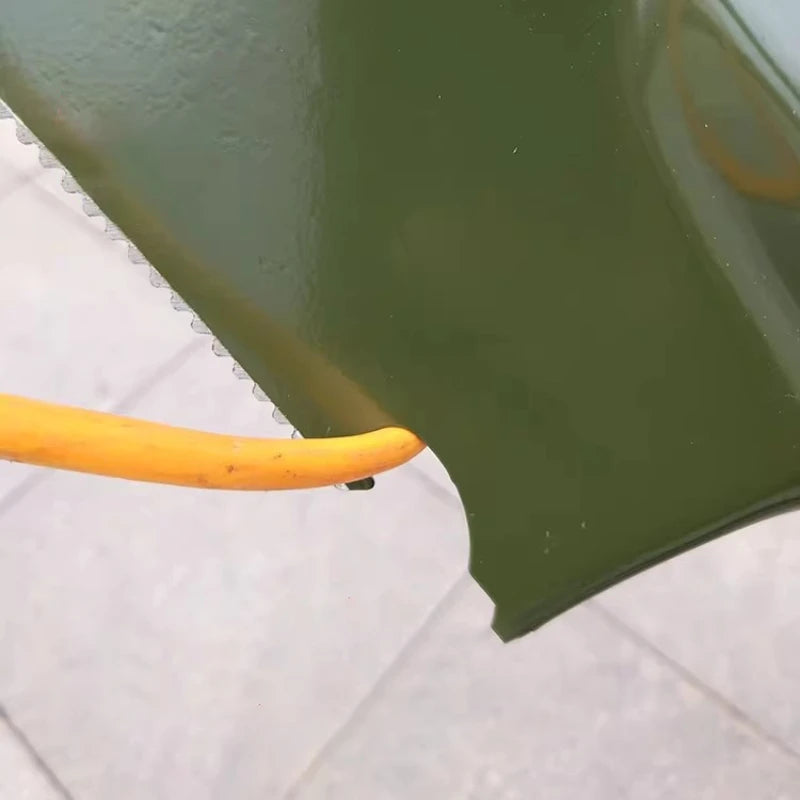 accessoire de randonnée pelle avec poignée en bois