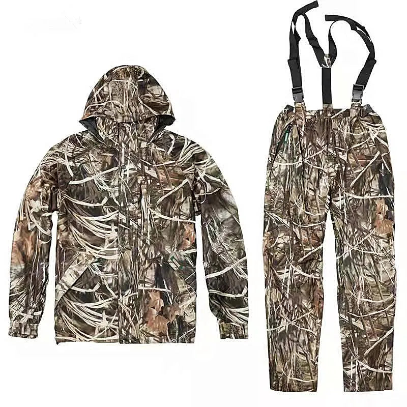 veste et pantalon pour randonnée camouflée et imperméable